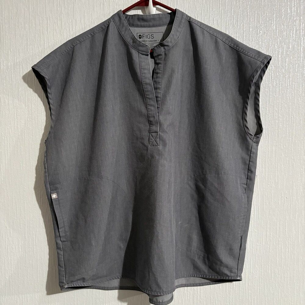 FIGS Women's Rafaela oversized top in graphite